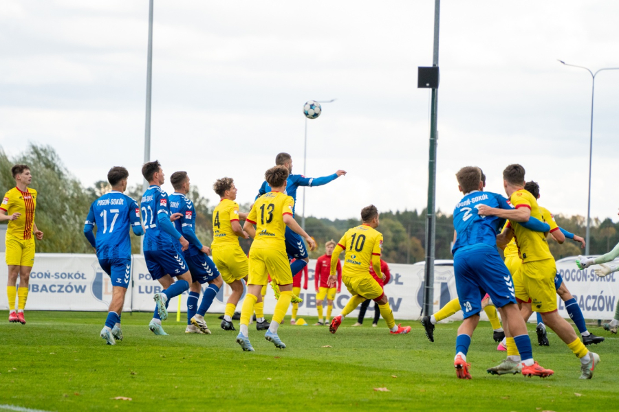 Remis Pogoni-Sokoła Lubaczów z Koroną II Kielce. Arbiter w ogniu krytyki [ZDJĘCIA][VIDEO]
