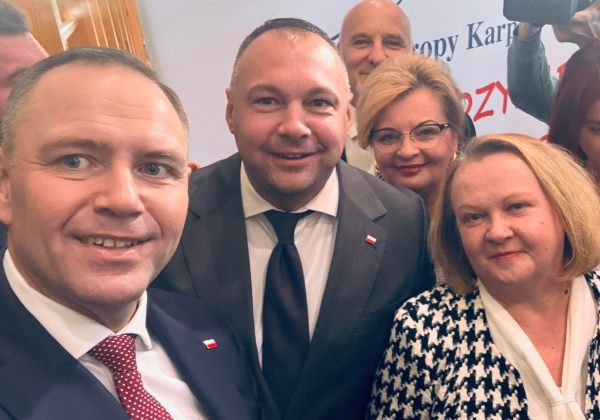 Prezydent RP na konferencji w Tomaszowie Lubelskim. Udział wzięła także starosta Barbara Broź