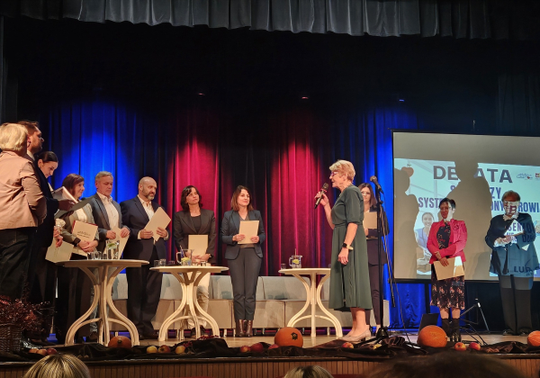 Debata o zdrowiu seniorów w Lubaczowie. Eksperci dyskutowali o potrzebach i kierunkach działań