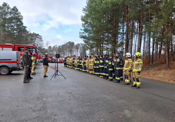 Ćwiczenia „Las Oleszyce 2025”: strażacy doskonalili dostarczanie wody w lesie [FOTO]