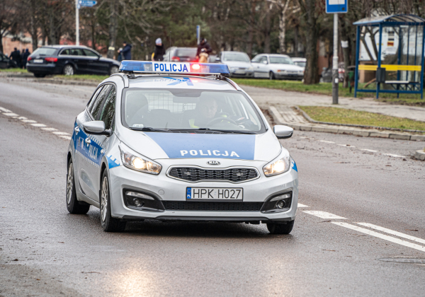 Trzymał głowę na kierownicy. 47-latek z Wrocławia zatrzymał pijanego kierowcę