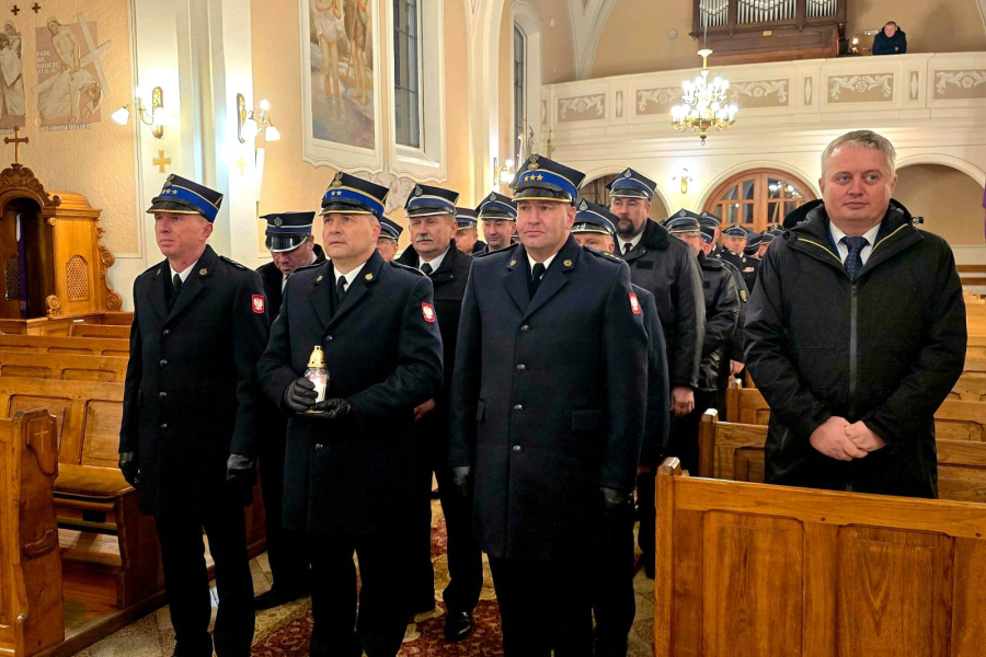 Powiatowe Zaduszki Strażackie w Starym Dzikowie - strażacy oddali hołd swoim zmarłym kolegom