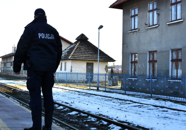 Wzmożone kontrole na torach. Podkarpaccy policjanci ruszyli z operacją „TOR”