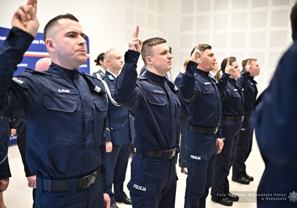 29 nowych funkcjonariuszy zasili szeregi podkarpackiej Policji