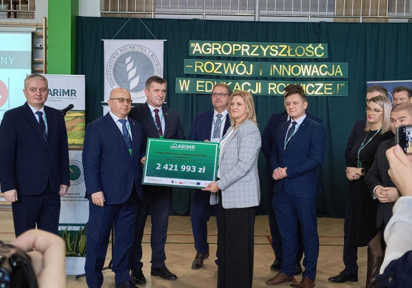 Ponad 2,4 mln zł dofinansowania dla ZSCKR w Oleszycach