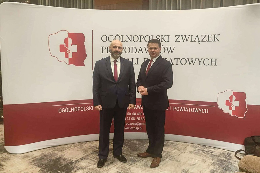 Piotr Cencora i Józef Ozimek na konferencji w Warszawie. Rozmowy o przyszłości szpitali powiatowych
