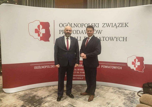 Piotr Cencora i Józef Ozimek na konferencji w Warszawie. Rozmowy o przyszłości szpitali powiatowych