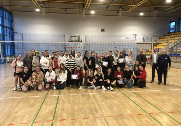 Sieniawa wygrywa w Lubaczowie. Za nami III Mikołajkowy Turniej Siatkówki Kobiet [ZDJĘCIA]