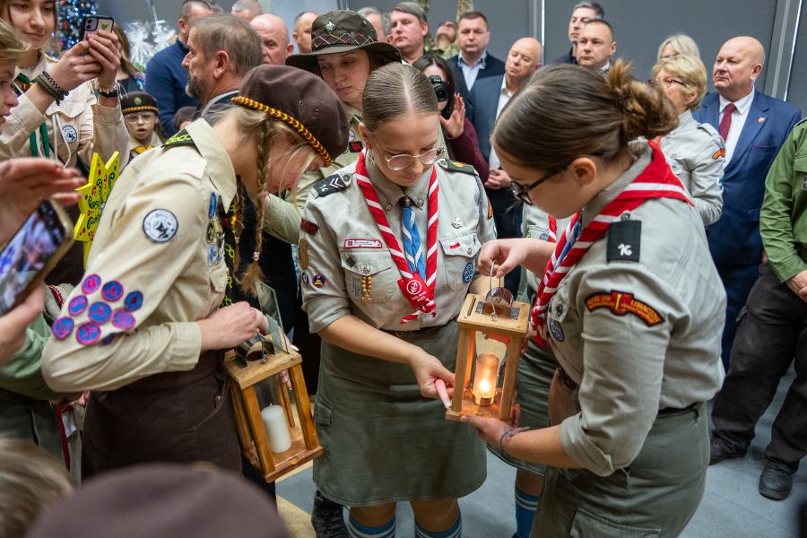 Budomierz: Betlejemskie Światełko Pokoju trafiło na Ukrainę [NASZA FOTORELACJA]