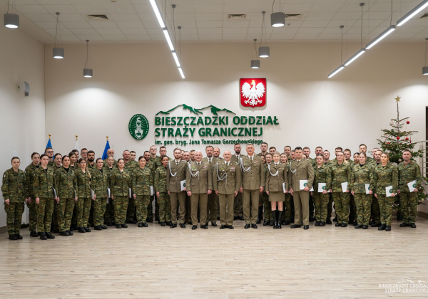 Awanse w Bieszczadzkim Oddziale Straży Granicznej. Wręczono akty mianowania [ZDJĘCIA]