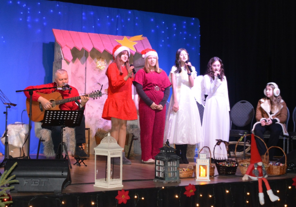 „Kolędy bliskie sercu” wybrzmiały w Starym Dzikowie [FOTORELACJA]