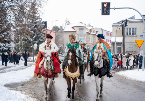 Orszak Trzech Króli przeszedł ulicami Lubaczowa [NASZA FOTORELACJA]
