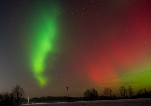 Niezwykłe zjawisko nad regionem. Zorza polarna rozświetliła nocne niebo [ZDJĘCIA]