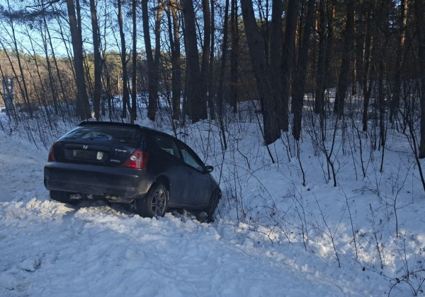 31-latek wjechał hondą do rowu w Bihalach. Miał ponad 4 promile