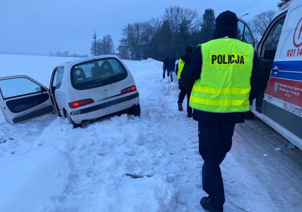 Zdarzenie w Oleszycach. Życia kierowcy nie udało się uratować