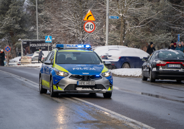 Leżał na chodniku w mroźną noc. Wzorowa postawa mieszkanki Horyńca-Zdroju