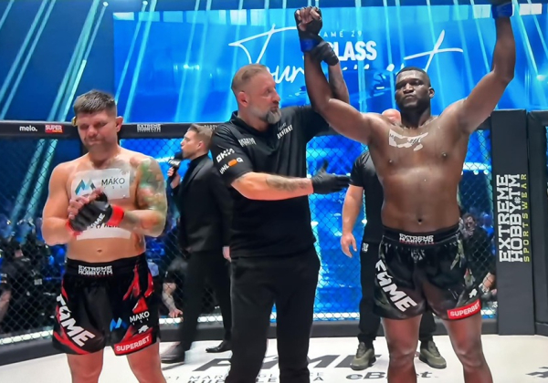 Mateusz Kubiszyn przegrał z Izo Ugonohem na gali FAME MMA 29 [SKRÓT WALKI]