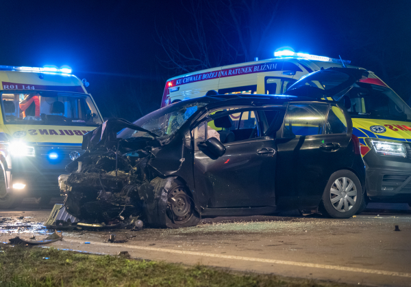 Tragiczny finał wypadku w Zalesiu. Kierowca Toyoty zmarł w szpitalu