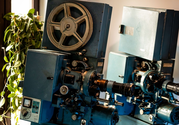 Stały w ukryciu od lat 90. Teraz każdy może je zobaczyć w Teatrze Dworskim w Horyńcu-Zdroju