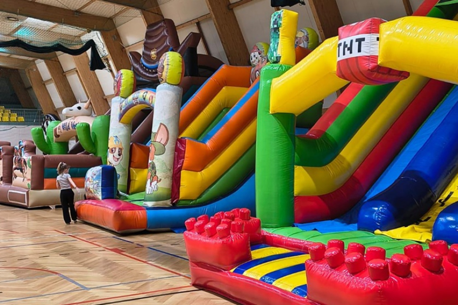 Mnóstwo atrakcji dla dzieci. W Oleszycach rozpoczął się Festiwal Dmuchańców