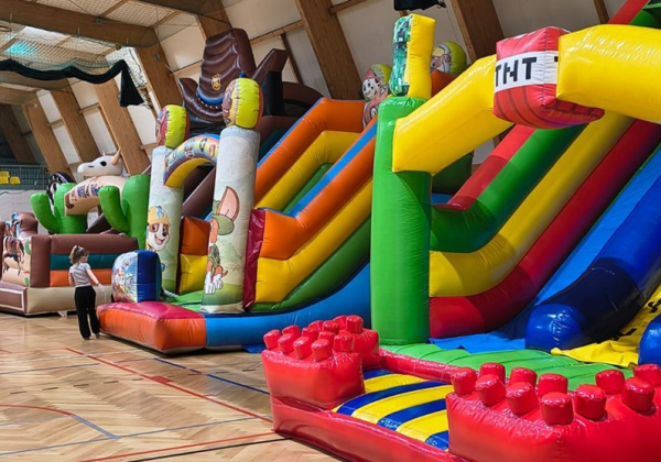 Mnóstwo atrakcji dla dzieci. W Oleszycach rozpoczął się Festiwal Dmuchańców