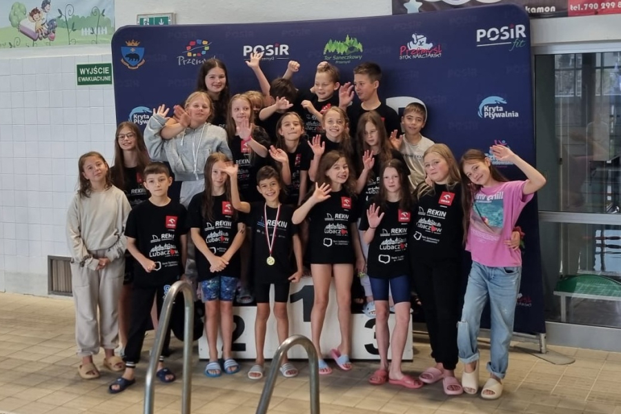 Kolejne sukcesy pływaków Rekina! Zawodnicy zdobyli medale w Mielcu i Przemyślu