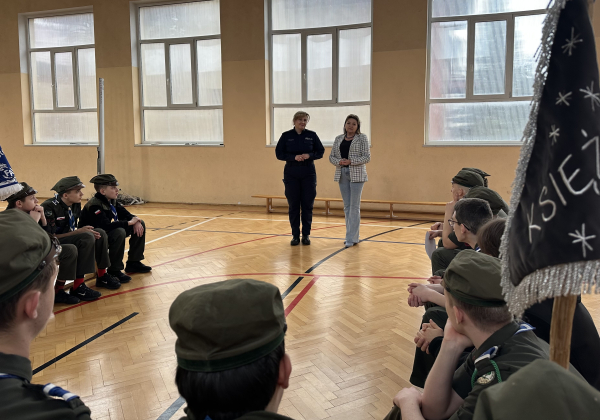 Policja i sanepid z wizytą na zimowisku w Rudzie Różanieckiej