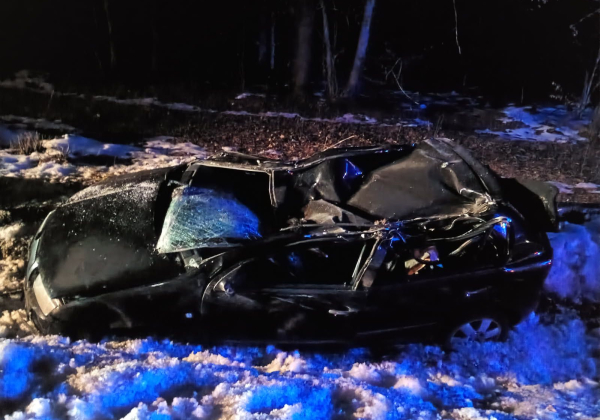 Dachowanie na trasie Wielkie Oczy – Łukawiec. Kierowca trafił do szpitala