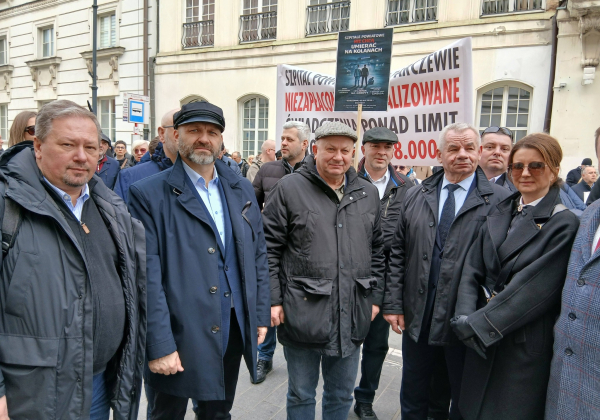 "Nie będą umierać na kolanach". Przedstawiciele Powiatu Lubaczowskiego na proteście w Warszawie