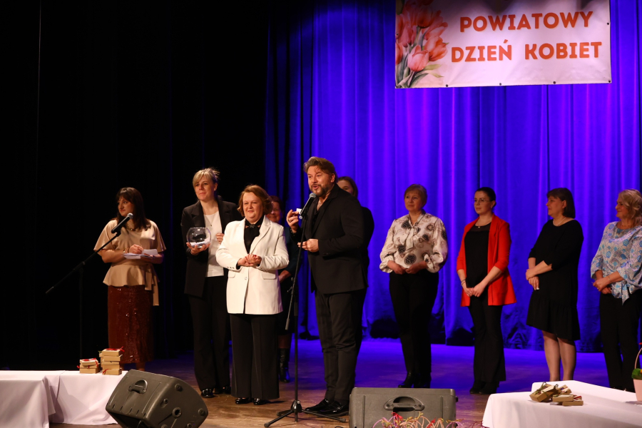 Powiatowy Dzień Kobiet w Lubaczowie z koncertem Michała Milowicza [ZOBACZ ZDJĘCIA]