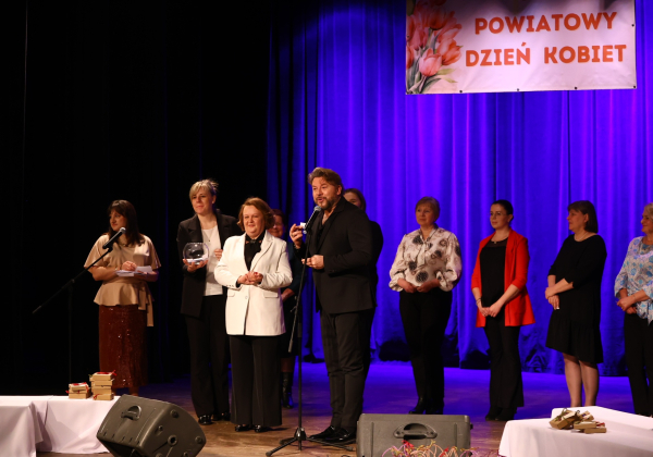 Powiatowy Dzień Kobiet w Lubaczowie z koncertem Michała Milowicza [ZOBACZ ZDJĘCIA]