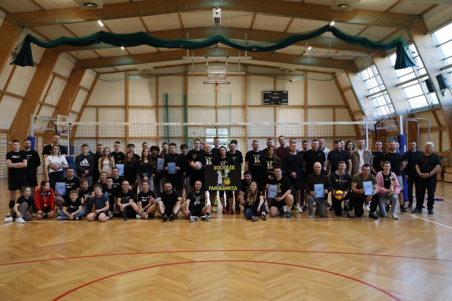 Siatkarskie zmagania w Oleszycach. Siedem drużyn walczyło o Puchar Burmistrza