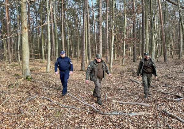 Policjanci i strażnicy leśni patrolują lasy w powiecie lubaczowskim. Trwa akcja „Wieniec”