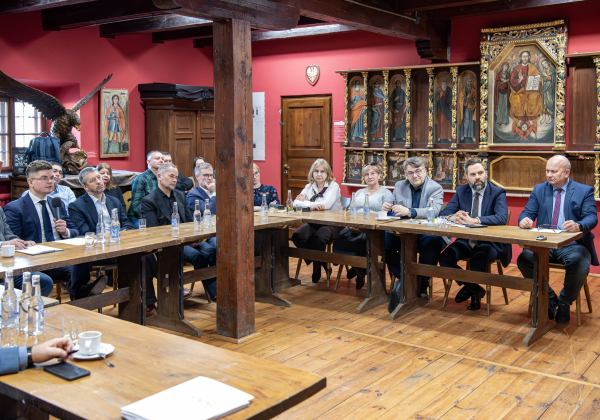 Jaką rolę ma pełnić Muzeum Kresów w Lubaczowie? Dyskusja ekspertów [ZDJĘCIA]