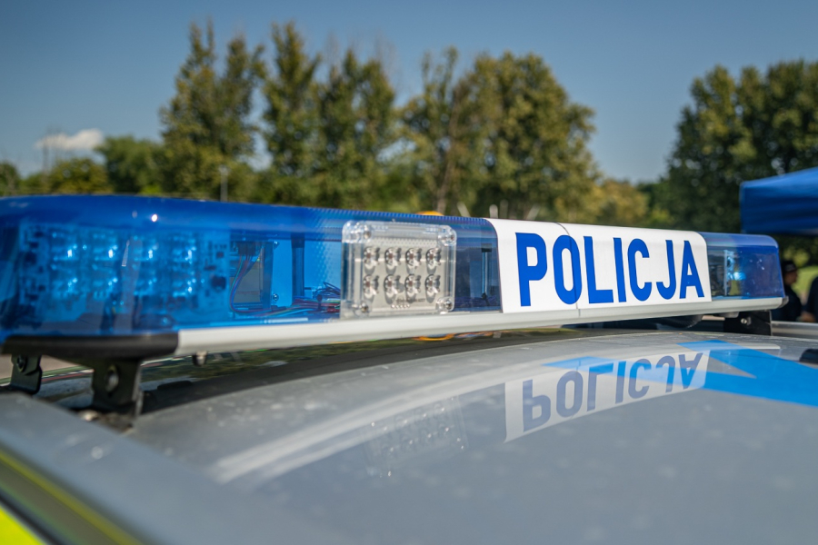 Groźne zdarzenie przy szkole w Lubaczowie. Kobieta potrącona na pasach