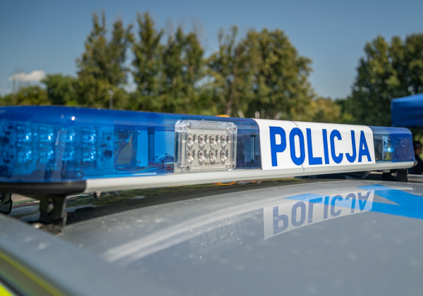 Groźne zdarzenie przy szkole w Lubaczowie. Kobieta potrącona na pasach