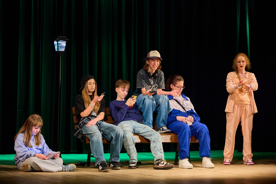 Premiera „Ławki egzystencjalnej” w Horyńcu-Zdroju. Udany debiut grupy Dwór Nikodema [FOTO]