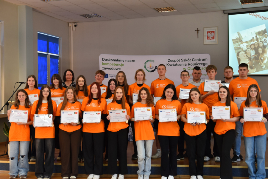 Zagraniczne staże i nowe umiejętności. Projekt ZSCKR w Oleszycach zakończony [ZDJĘCIA]