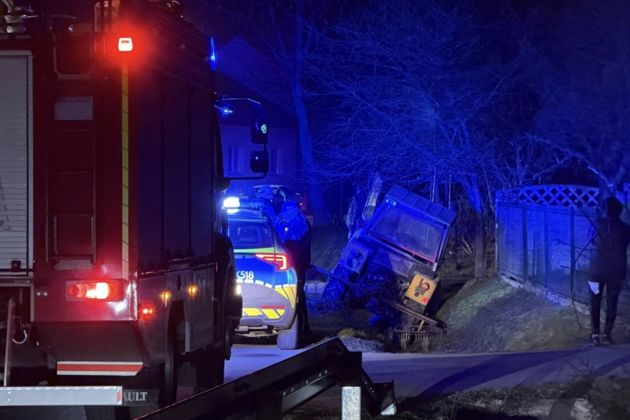 Gmina Narol: Ciągnik wpadł do rowu. Kierowca trafił do szpitala