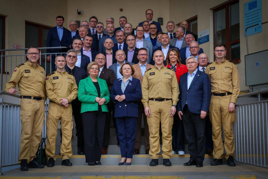 Barbara Broź wśród uczestników szkolenia dla starostów w Akademii Pożarniczej