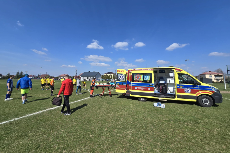 Koszmarna kontuzja zawodnika Zdroju Horyniec. Piłkarz trafił do szpitala