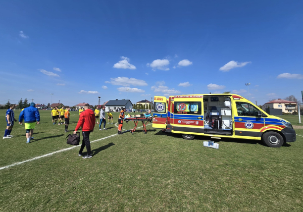 Koszmarna kontuzja zawodnika Zdroju Horyniec. Piłkarz trafił do szpitala