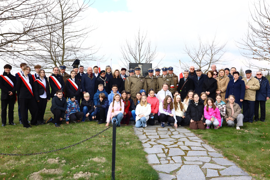 86. rocznica Zbrodni Katyńskiej. Uroczystości pod pomnikiem w Lubaczowie [ZDJĘCIA]