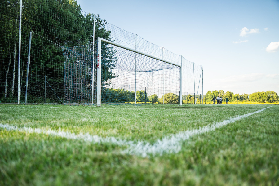 Unia zatrzymała Czarnych, lider się nie zmienia. Sporo goli w 13. kolejce B klasy