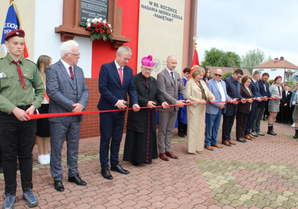 Odsłonili mural „Tygrysa” w Rudzie Różanieckiej. Tak świętowano jubileusz szkoły [ZDJĘCIA]