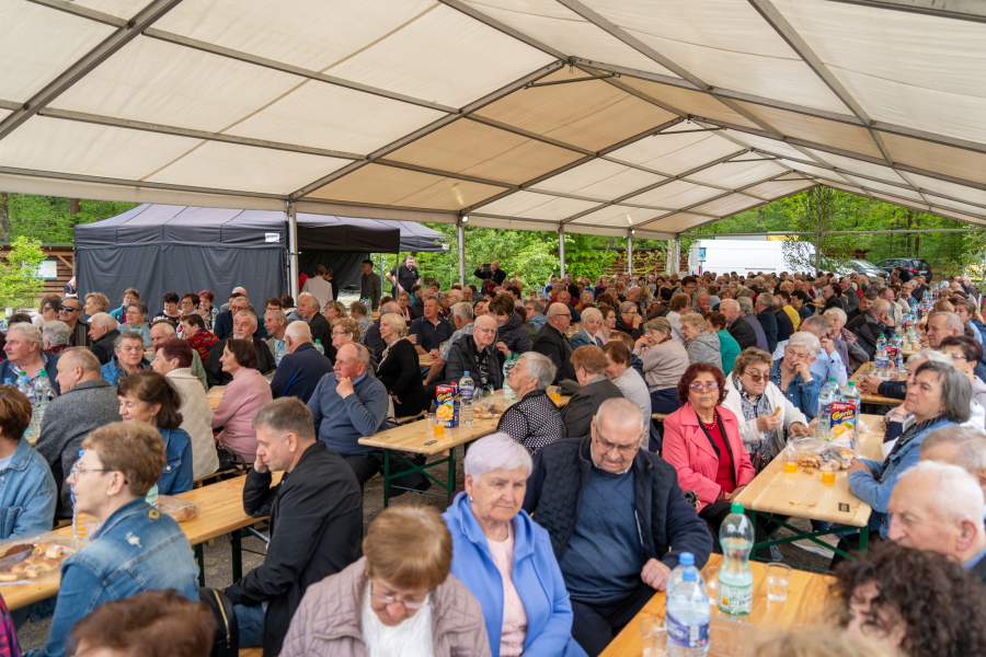 Biesiada, grill i dobra zabawa. Powiatowa Majówka Seniorów w Zabiałej [ZOBACZ ZDJĘCIA]