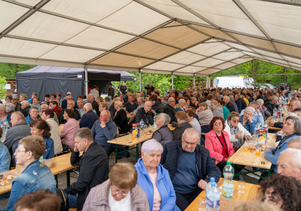 Biesiada, grill i dobra zabawa. Powiatowa Majówka Seniorów w Zabiałej [ZOBACZ ZDJĘCIA]