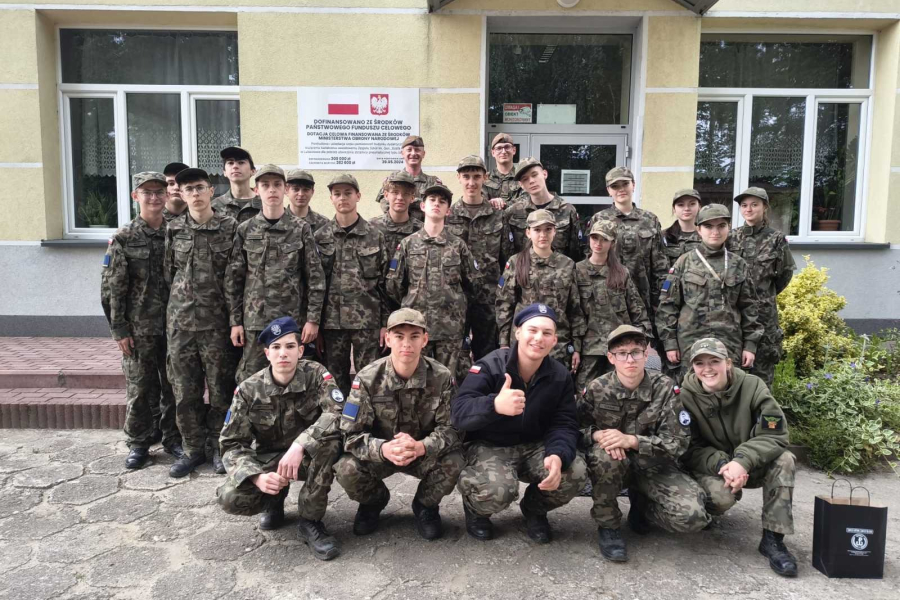 Pierwszy taki obóz w szkole. Uczniowie ZS w Lubaczowie przez 72 godziny ćwiczyli jak żołnierze [FOTO]