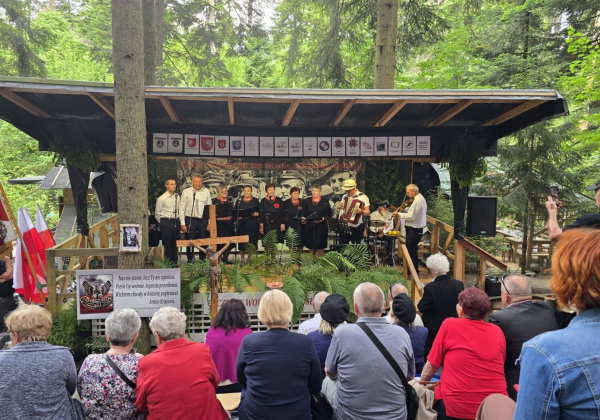 Partyzanckie pieśni zabrzmiały w Szałasie nad Tanwią [ZOBACZ ZDJĘCIA]
