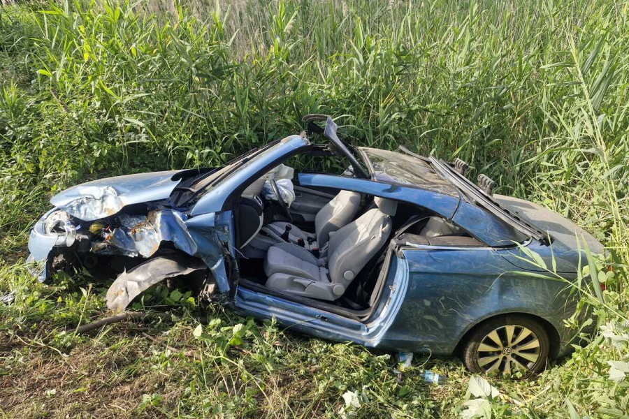 38-latek z powiatu lubaczowskiego zasłabł podczas jazdy. Auto uderzyło w drzewo i dachowało